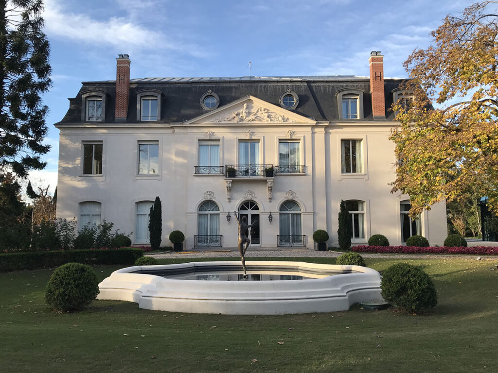 Garden Decoration of Villa Roman Residence