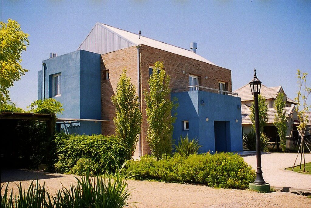 Residential house with geometric design in Argentina